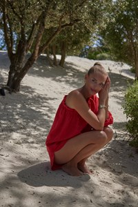 Luna Goji Red Linen One Sleeve Top