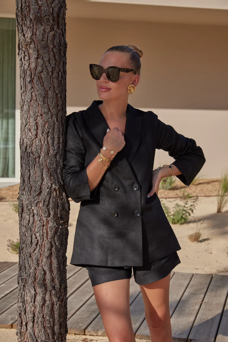Cassie Black Linen Rolled Shorts